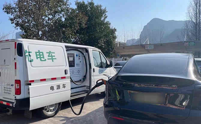 镇康汽车搭电