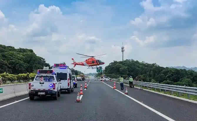 镇康高速公路汽车救援案例